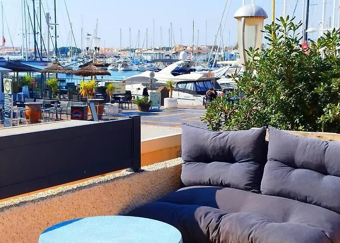Cap Sud: Terrasse; Clim; Centre Port Du Cap D'agde *